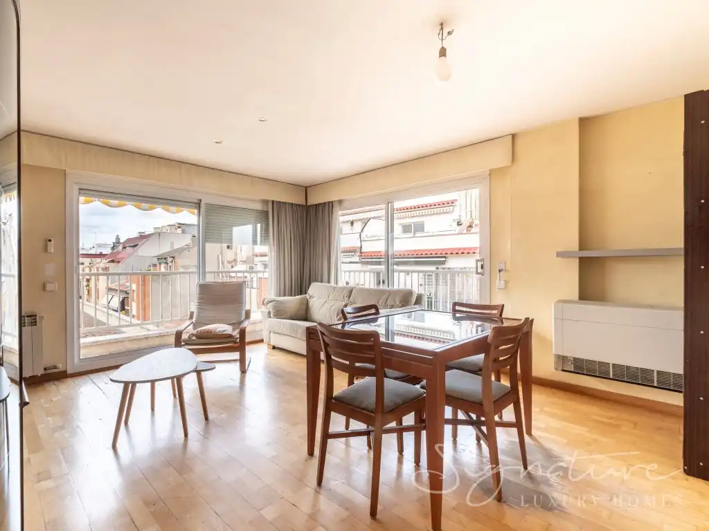 Living room of Attic for sale in Sant Cugat del Vallès  with Air Conditioner, Terrace and Swimming Pool