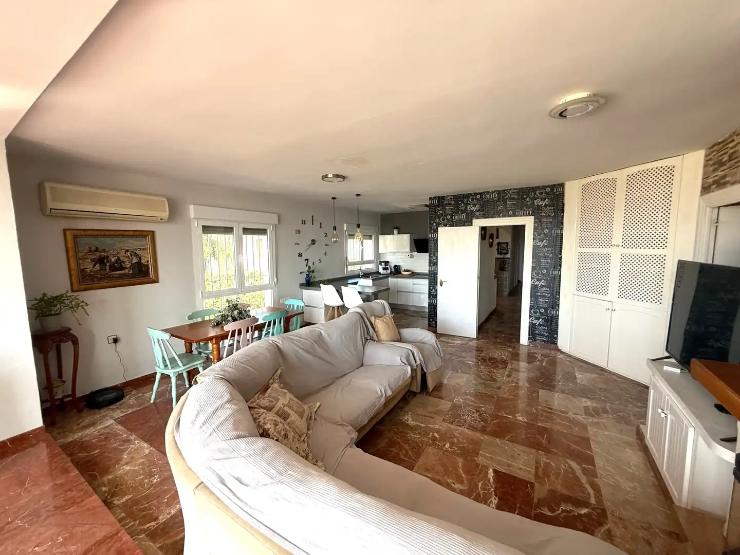 Sala de estar de Casa o chalet en venta en Almería con Aire acondicionado, Jardín privado y Terraza