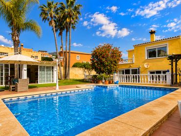 Villa con balcone in vendita a Escandinavia - Cautivador