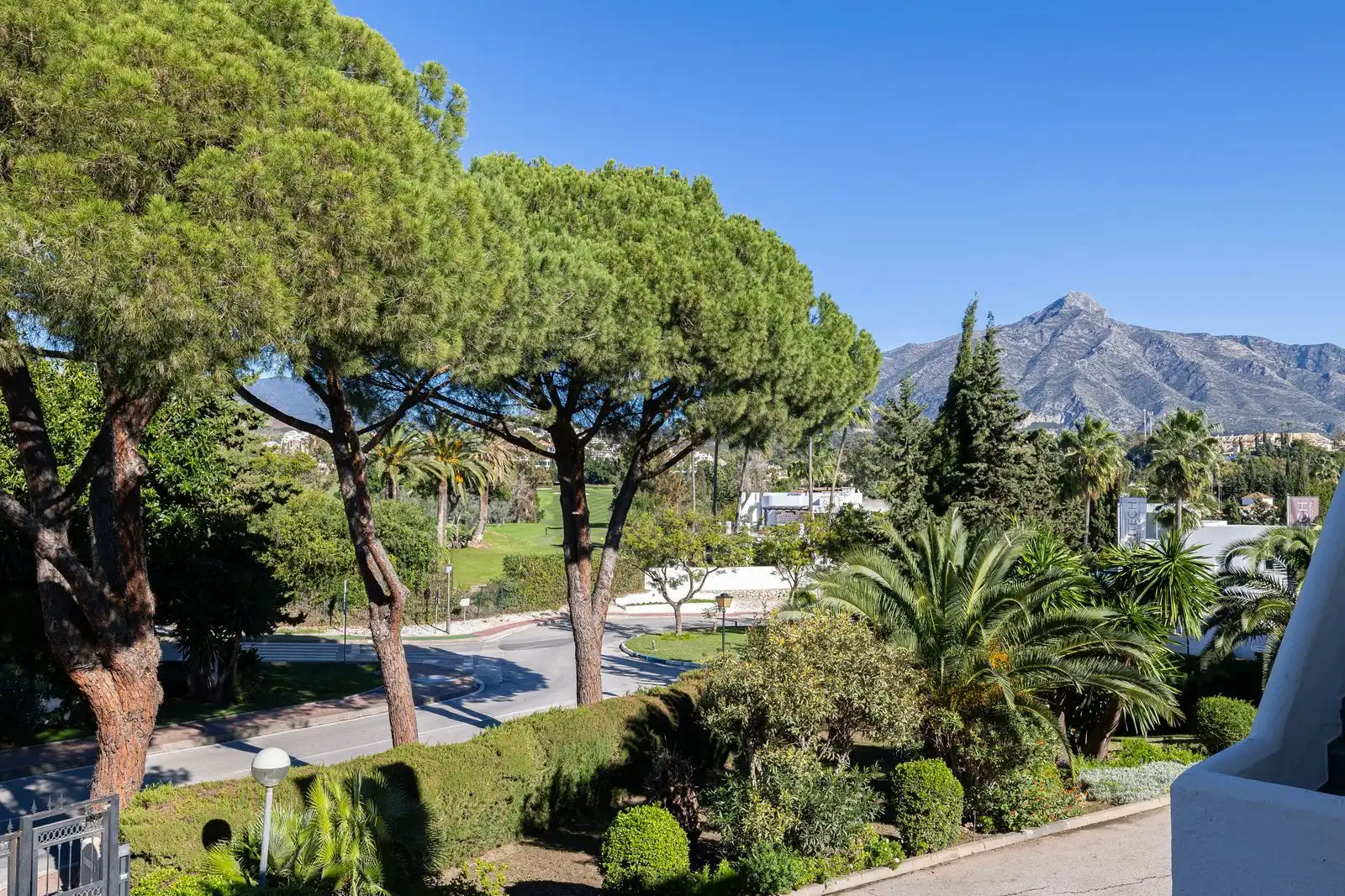 Außenansicht von Maisonette zum Verkauf in Marbella mit Möbliert und Gemeinschaftspool