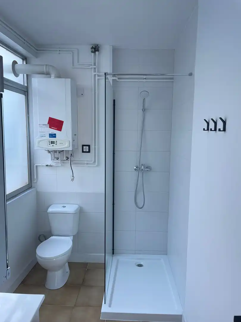 Baño de Ático de alquiler en Tarragona con Aire acondicionado, Calefacción y Parquet