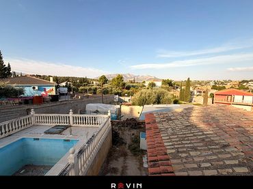 Xalet amb piscina en venda a Calle Picual
