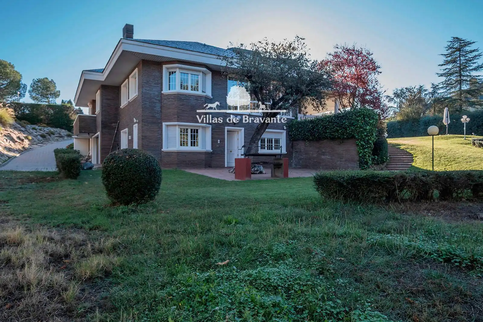 Vista exterior de Casa o xalet en venda en Pozuelo de Alarcón amb Aire condicionat, Calefacció i Parquet