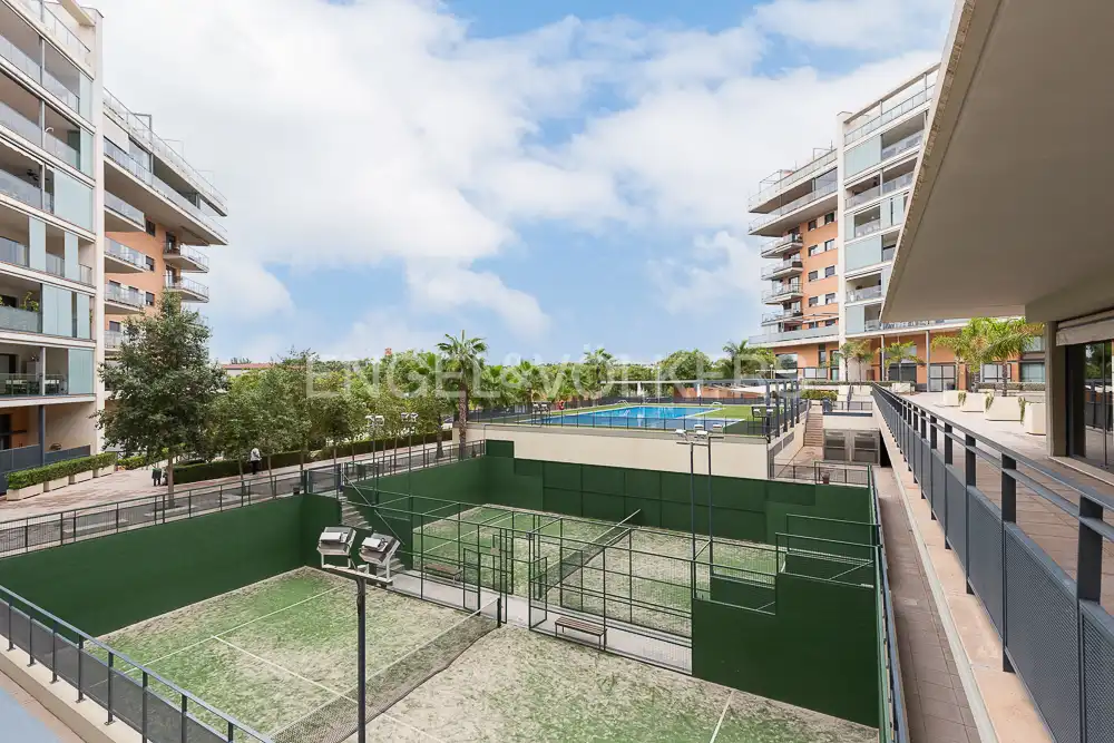 Swimming pool of Flat for rent in Paterna  with Air Conditioner, Heating and Parquet flooring