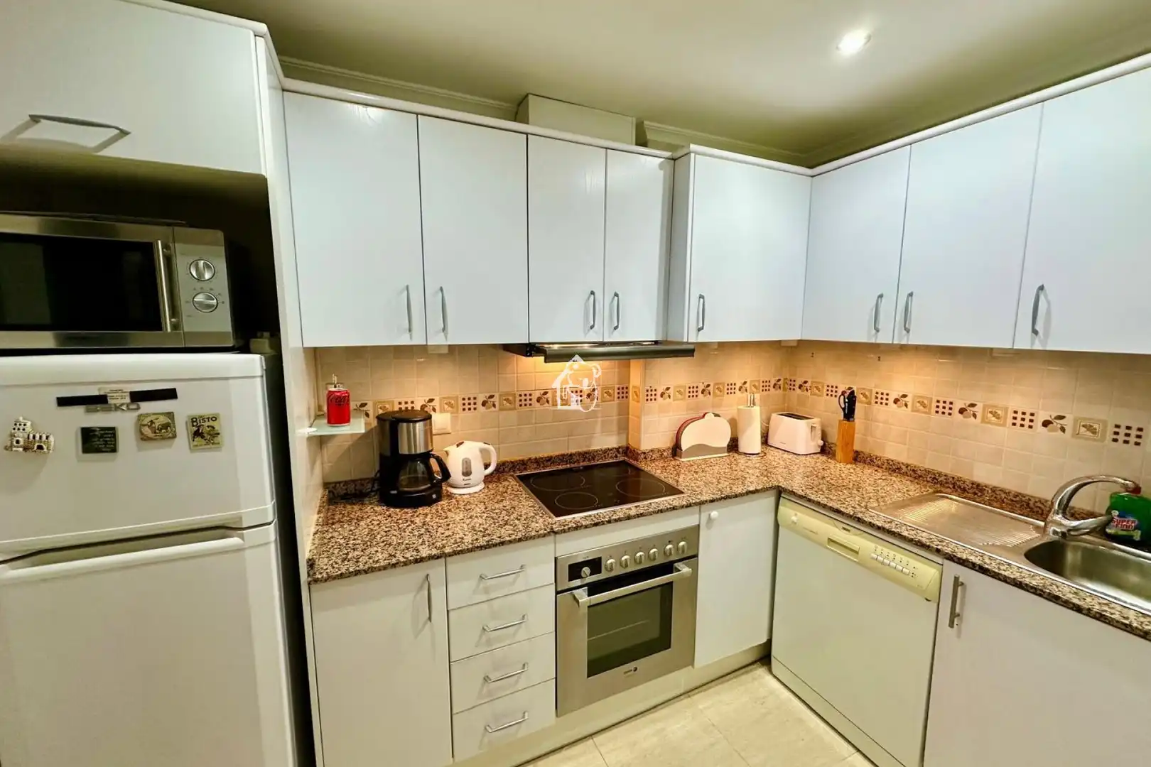 Cocina de Apartamento de alquiler en Daya Nueva con Aire acondicionado, Terraza y Piscina