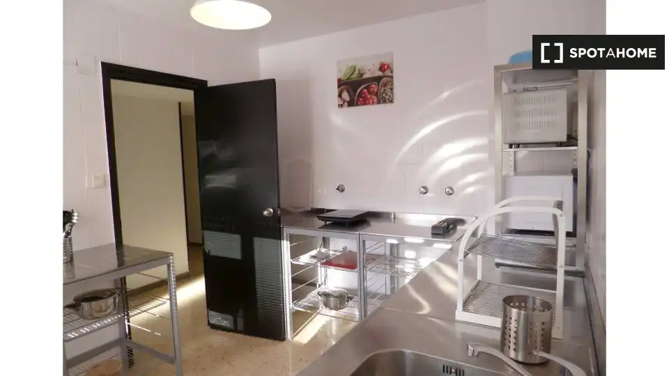 Cuina de Pis per a compartir en Zaragoza amb Aire condicionat, Terrassa i Moblat