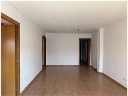 Sala d'estar de Pis en venda en Salt amb Calefacció i Balcó