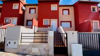 Vista exterior de Casa o xalet en venda en Los Yébenes amb Aire condicionat i Calefacció