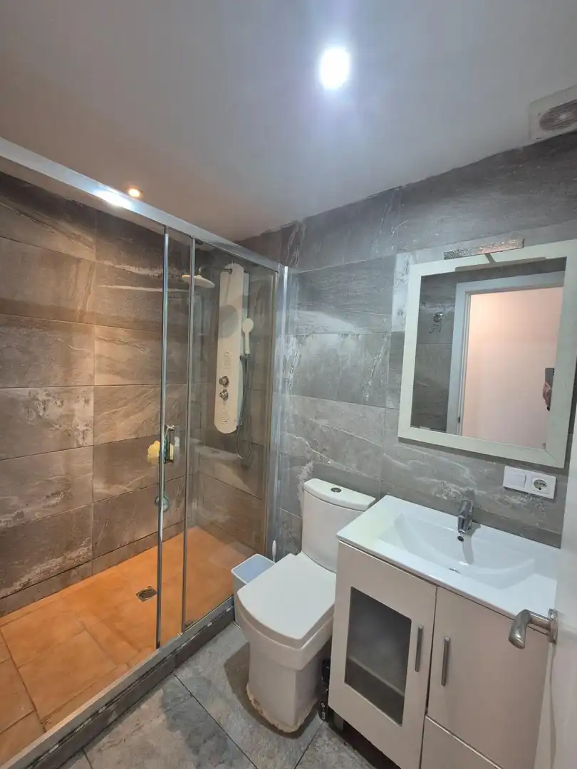 Badezimmer von Einfamilien-Reihenhaus zum Verkauf in  Palma de Mallorca mit Klimaanlage und Möbliert