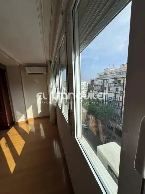 Außenansicht von Wohnung zur Miete in Madrid mit Klimaanlage und Waschmaschine