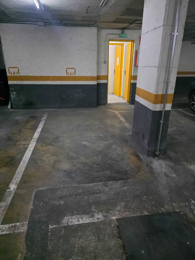 Aparcament de Garatge en venda en Barcelona amb Alarma