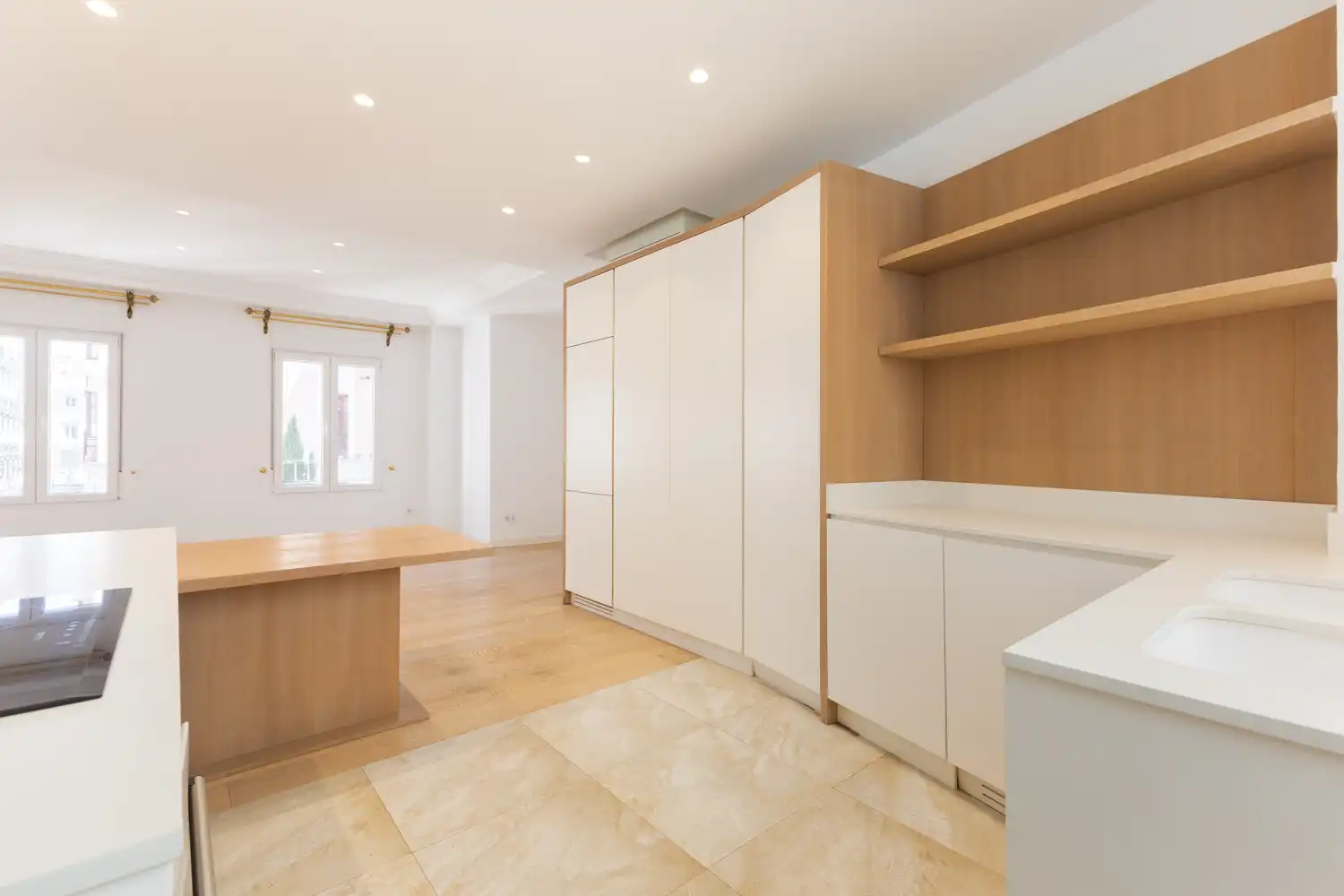 Kitchen of Flat for rent in Valencia  with Air Conditioner, Heating and Furnished