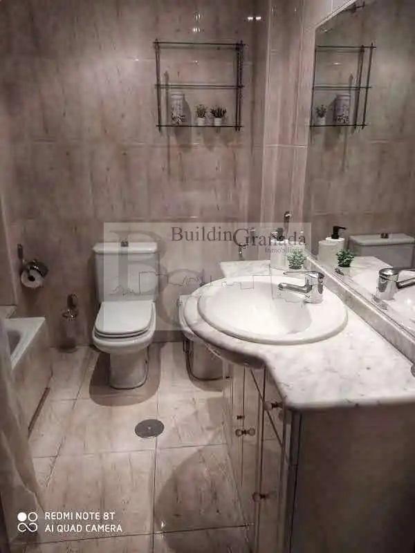 Bathroom of Flat for rent in Granada  with Terrace and Furnished