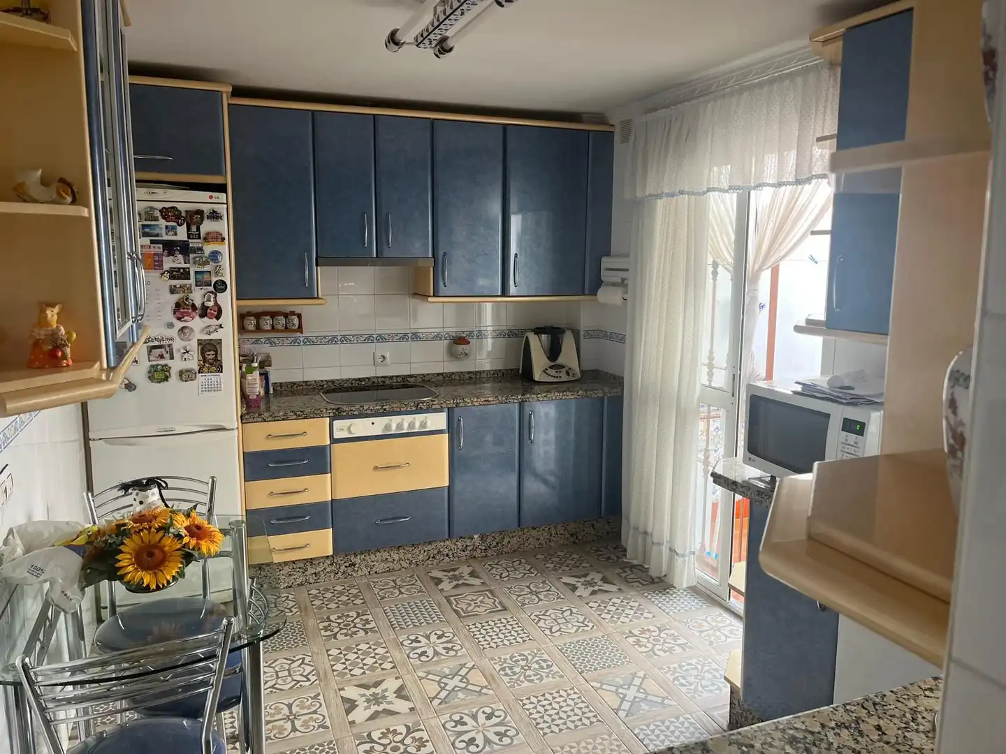 Cocina de Casa adosada en venta en Dos Hermanas con Terraza y Amueblado