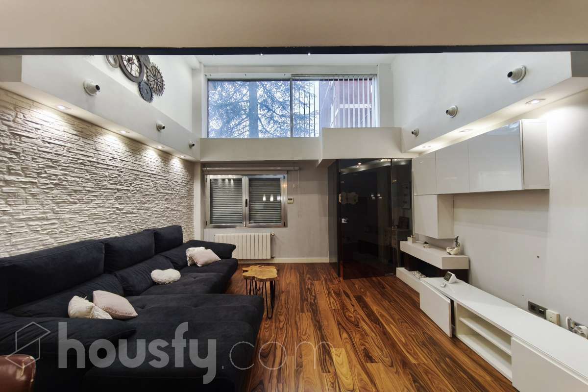 Sala d'estar de Pis de lloguer en  Madrid Capital amb Aire condicionat, Parquet i Moblat