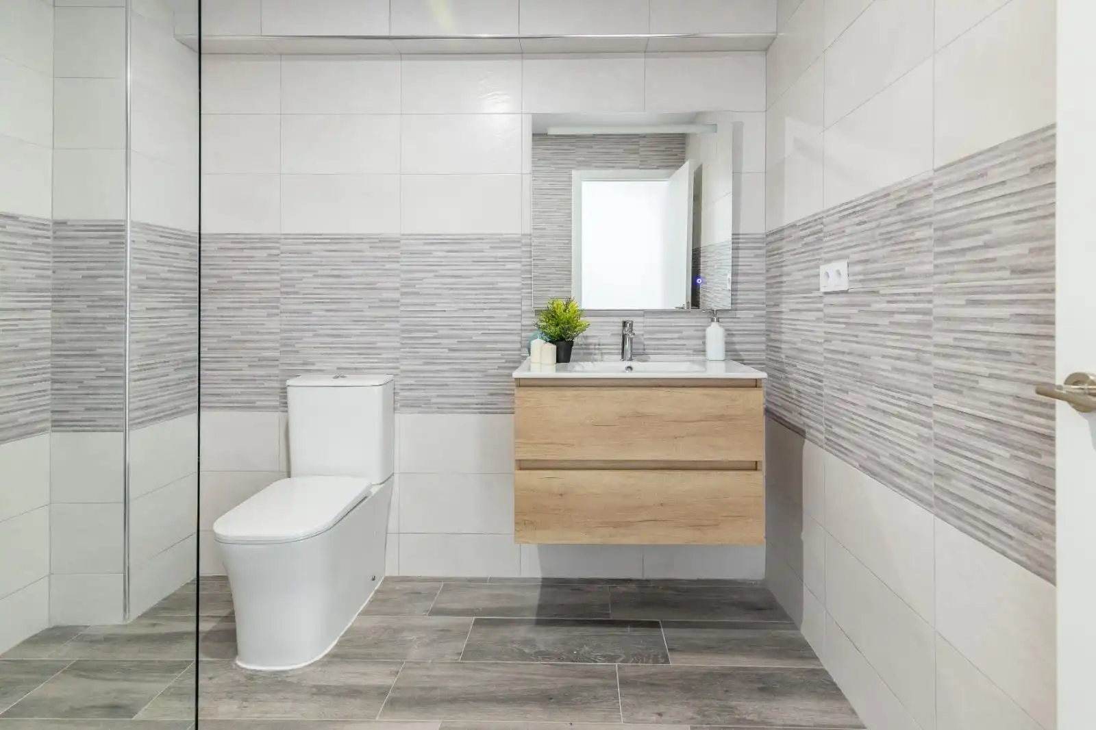 Bathroom of Flat for sale in Benifaió  with Parquet flooring and Balcony
