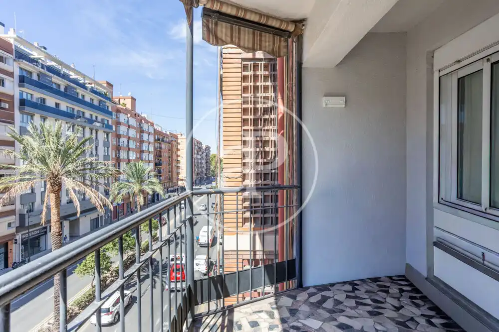 Piso con terraza en venta en Av. del Primat Reig