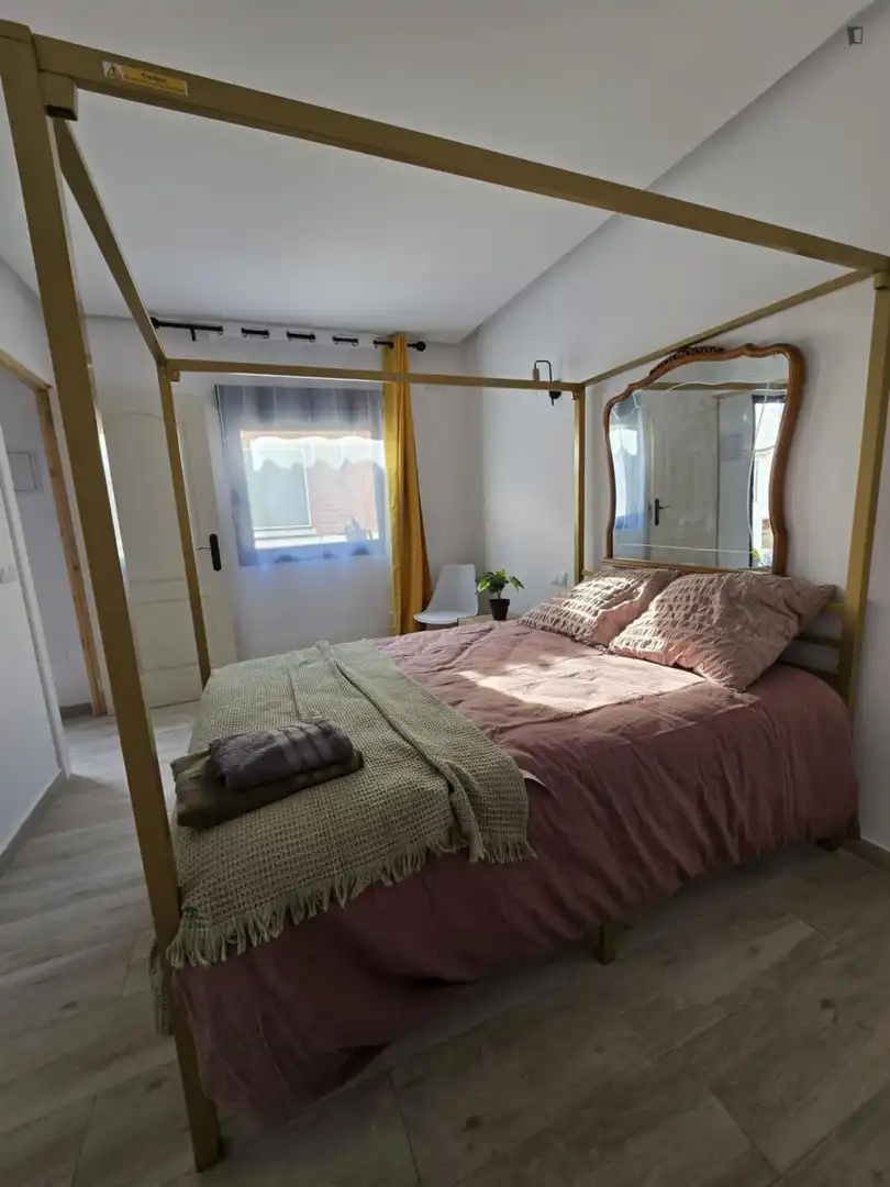 Habitación de Casa o chalet de alquiler en Madrid con Aire acondicionado, Amueblado y Lavadora