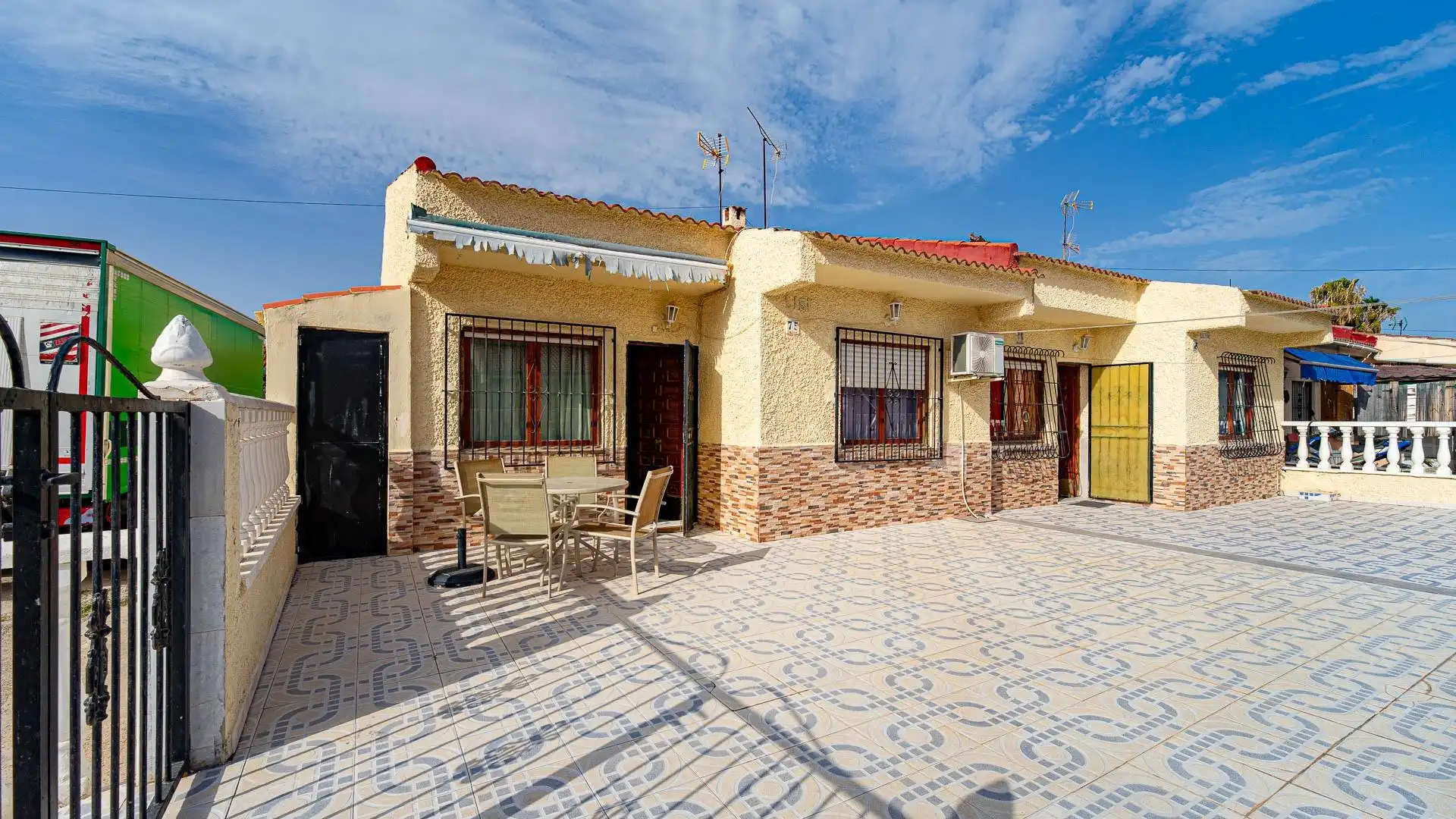 Vista exterior de Casa o chalet en venta en Torrevieja con Jardín privado y Trastero