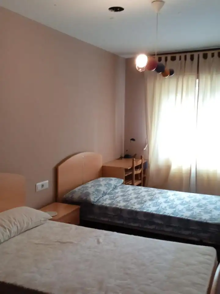 Habitación de Planta baja en venta en Santiago de Compostela  con Calefacción, Trastero y Amueblado