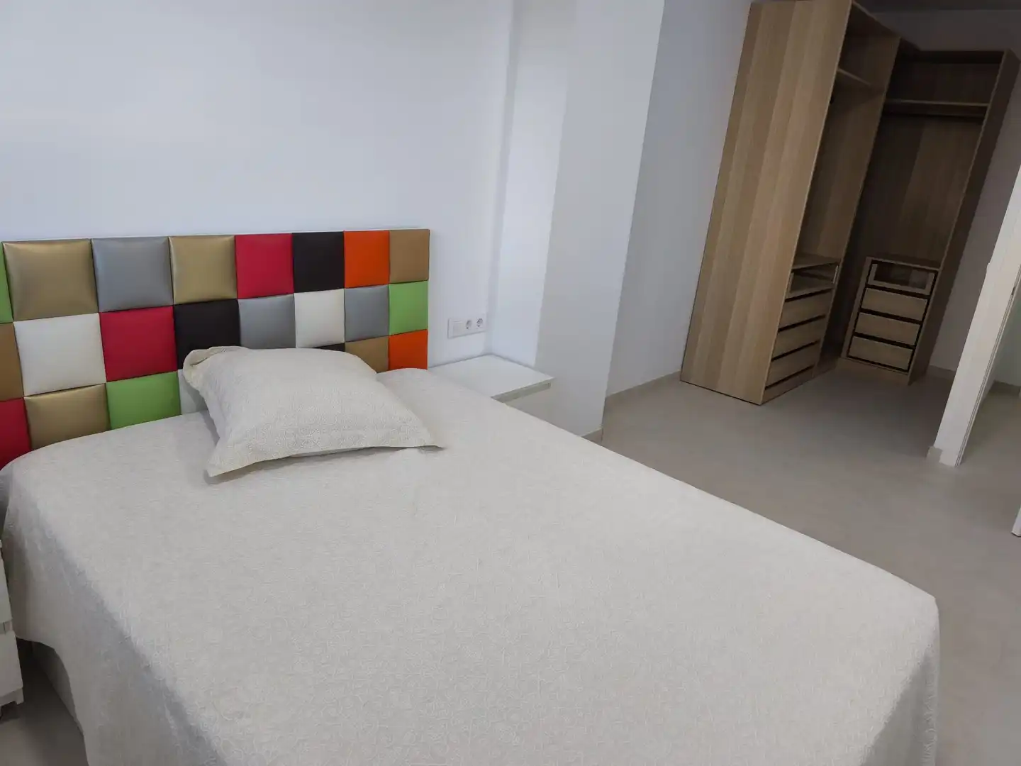Schlafzimmer von Wohnungen zur Miete in Cáceres mit Klimaanlage, Heizung und Möbliert