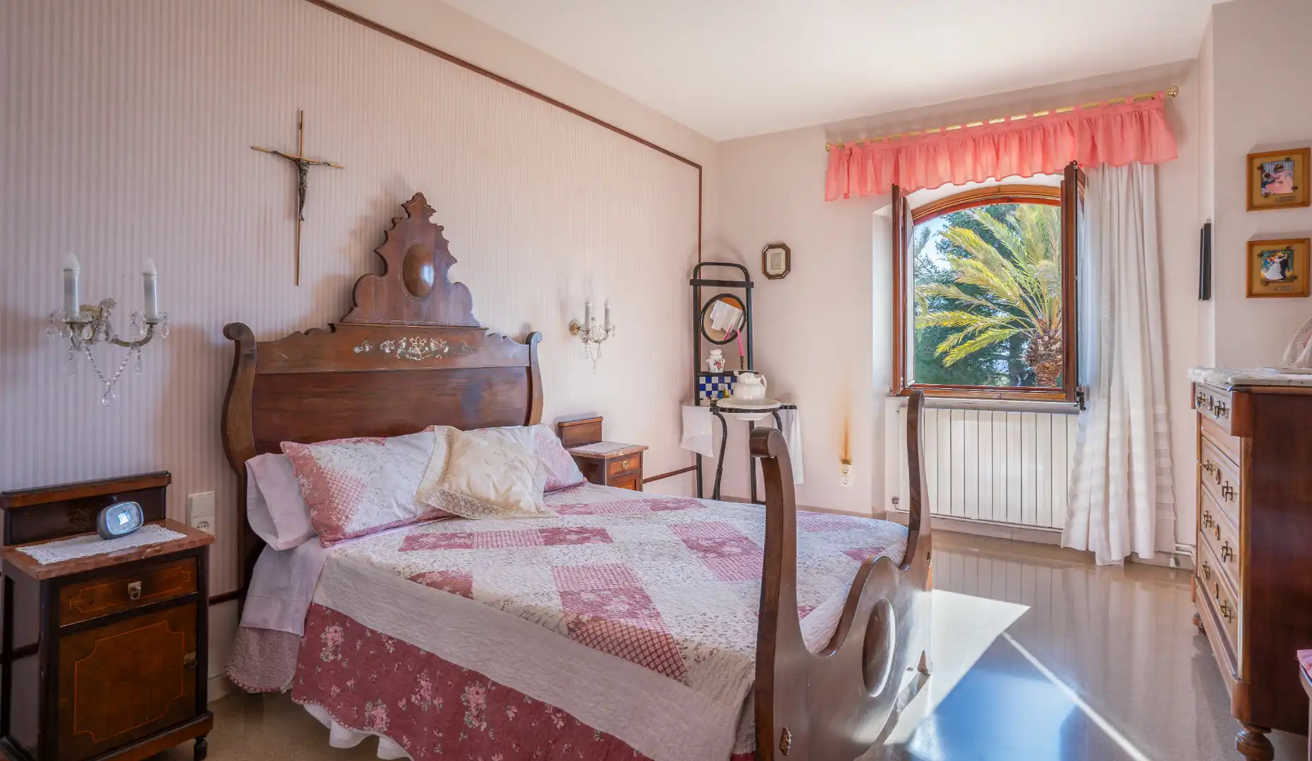 Dormitori de Casa o xalet en venda en Almoster amb Calefacció, Jardí privat i Moblat