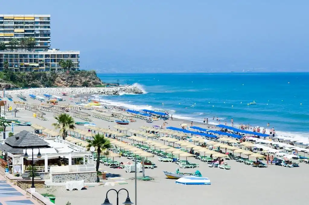 Außenansicht von Wohnung zum Verkauf in Torremolinos mit Klimaanlage, Privatgarten und Terrasse