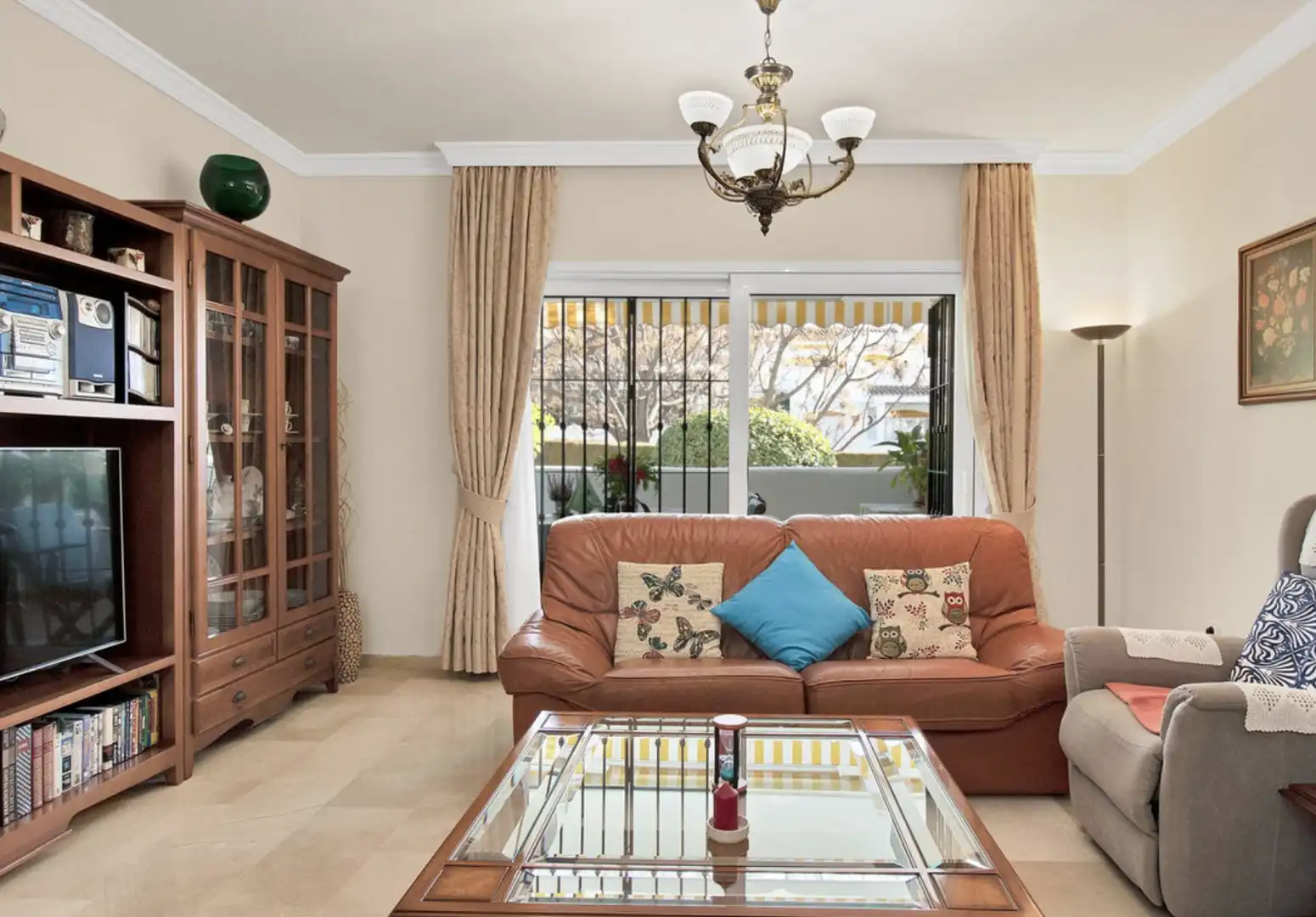 Sala d'estar de Planta baixa en venda en Marbella amb Aire condicionat, Calefacció i Terrassa