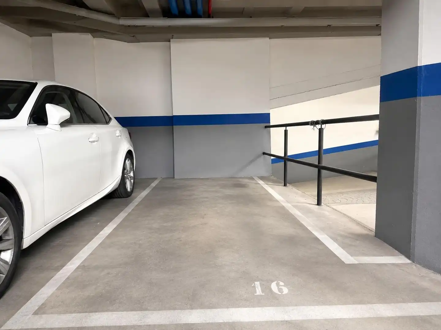 Parking de Piso en venta en Málaga con Terraza, Trastero y Piscina comunitaria