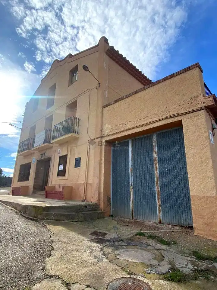 Vista exterior de Edifici en venda en Albentosa