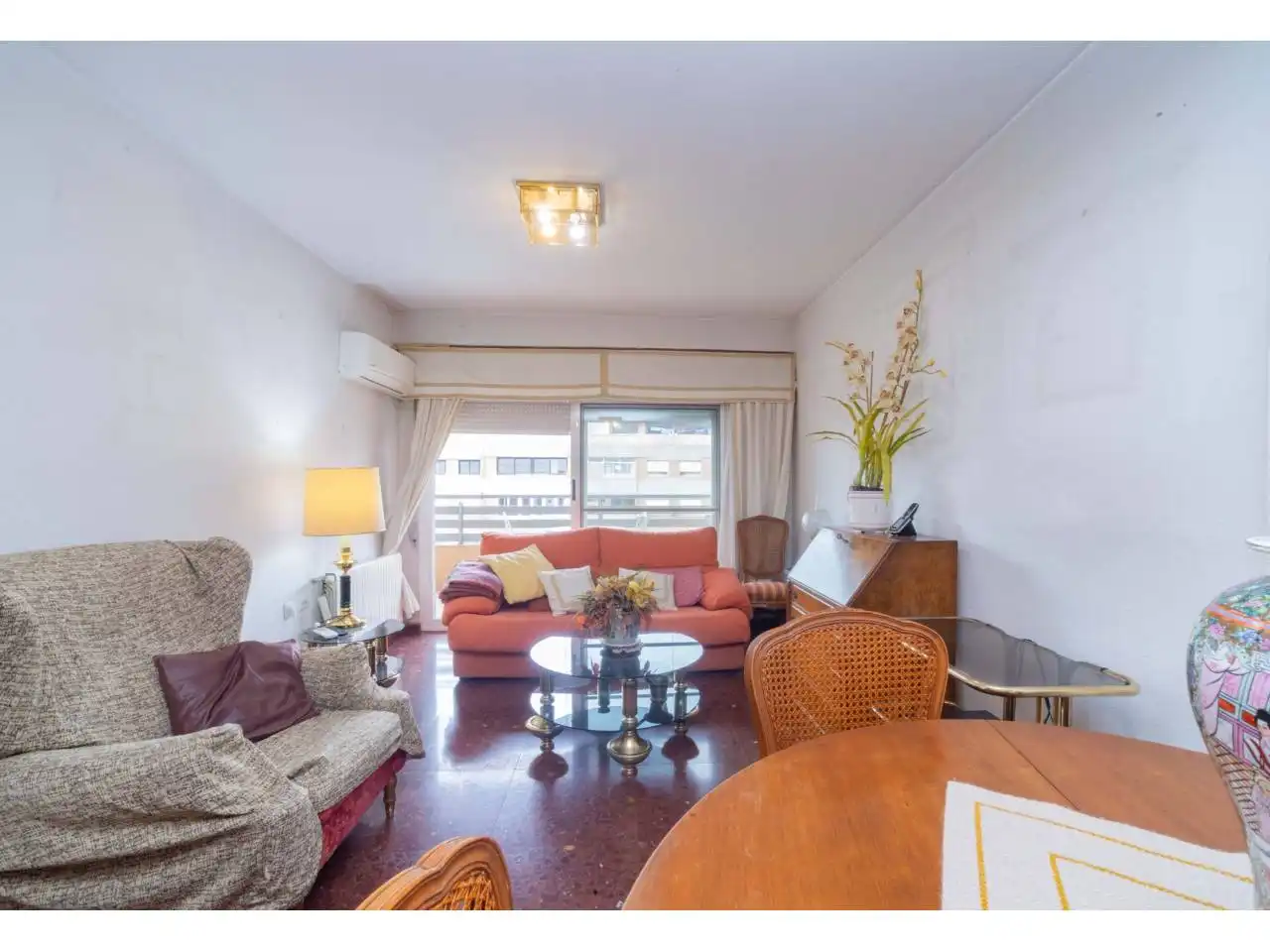 Living room of Flat for sale in Valencia  with Air Conditioner, Terrace and Furnished