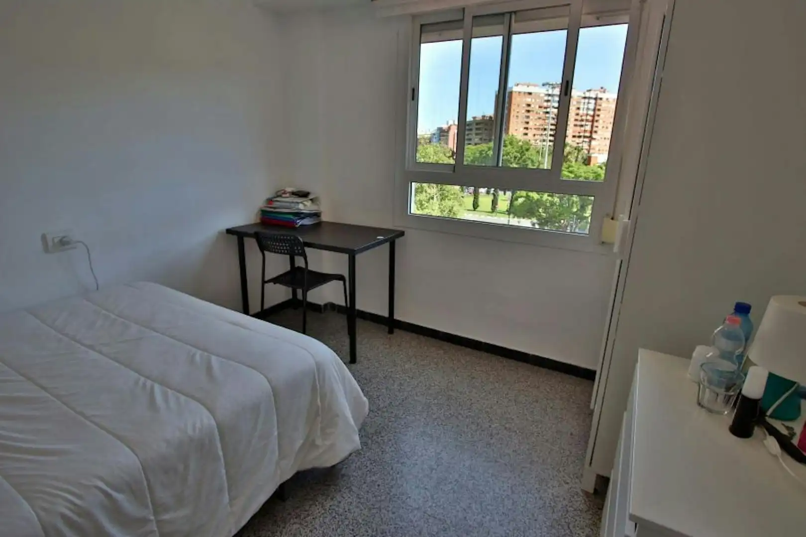 Bedroom of Flat for share in Valencia  with Heating and Washing machine