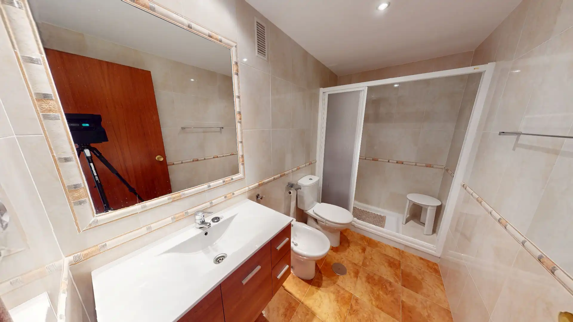 Baño de Piso en venta en El Campello con Jardín privado, Amueblado y Balcón