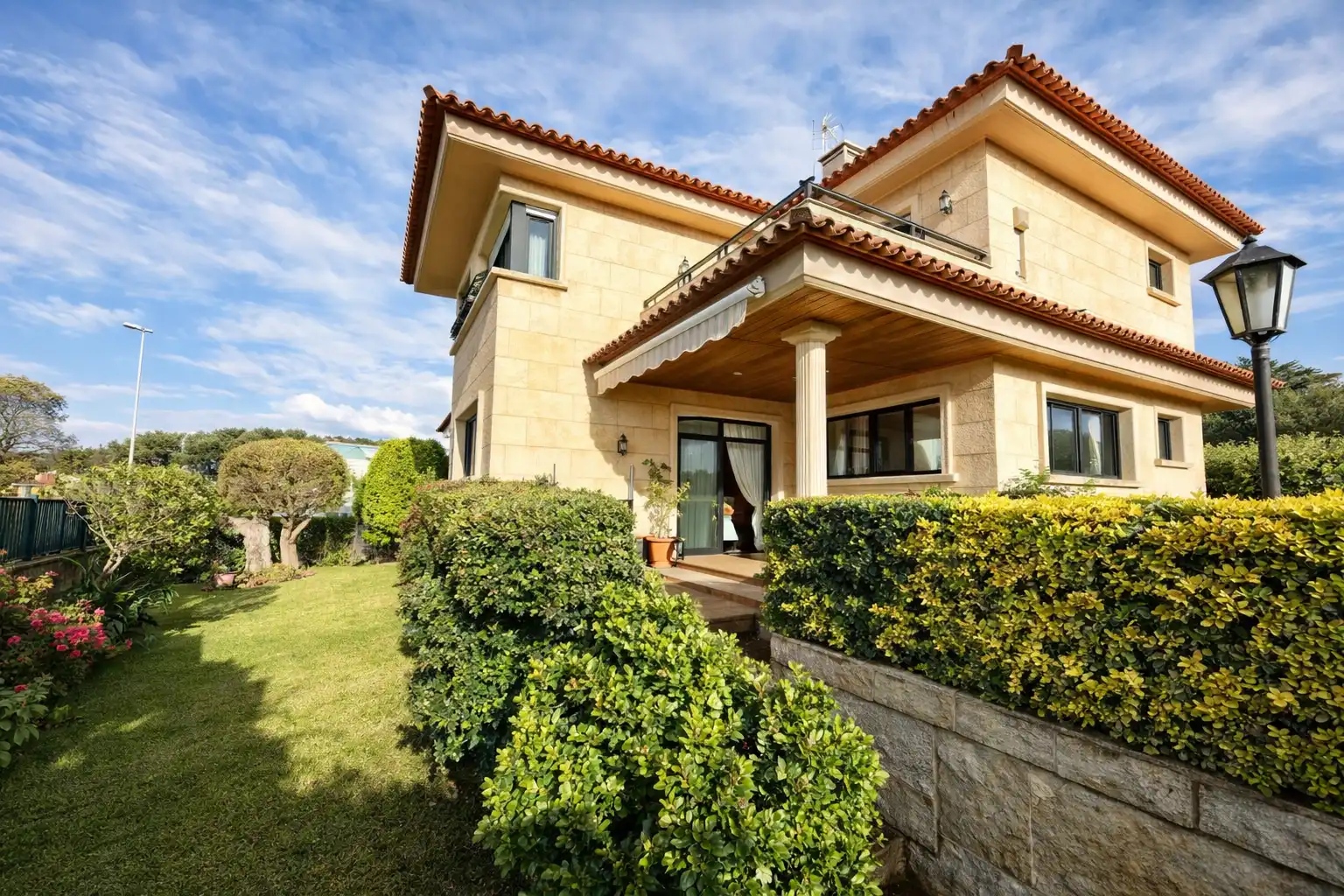 Vista exterior de Casa o chalet en venta en Vigo  con Calefacción, Jardín privado y Parquet