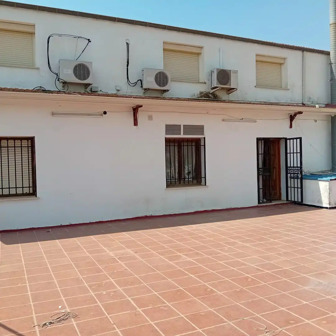 Vista exterior de Edificio en venta en Villaconejos con Alarma