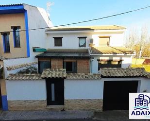 Vista exterior de Casa o xalet en venda en Urda amb Aire condicionat, Calefacció i Terrassa