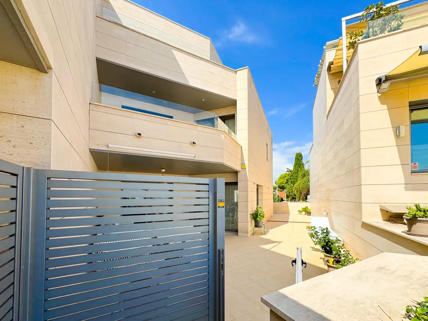 Vista exterior de Casa o chalet en venta en Torredembarra con Aire acondicionado, Calefacción y Jardín privado