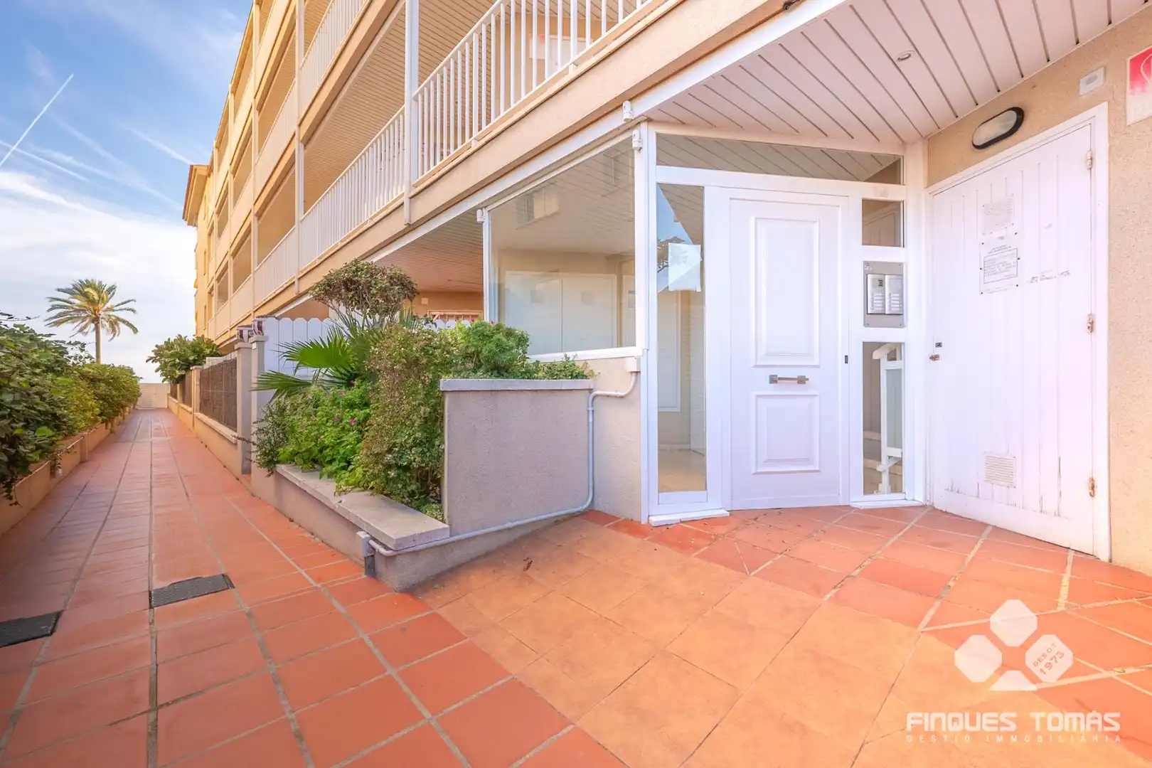 Vista exterior de Piso en venta en Cunit con Aire acondicionado, Terraza y Amueblado