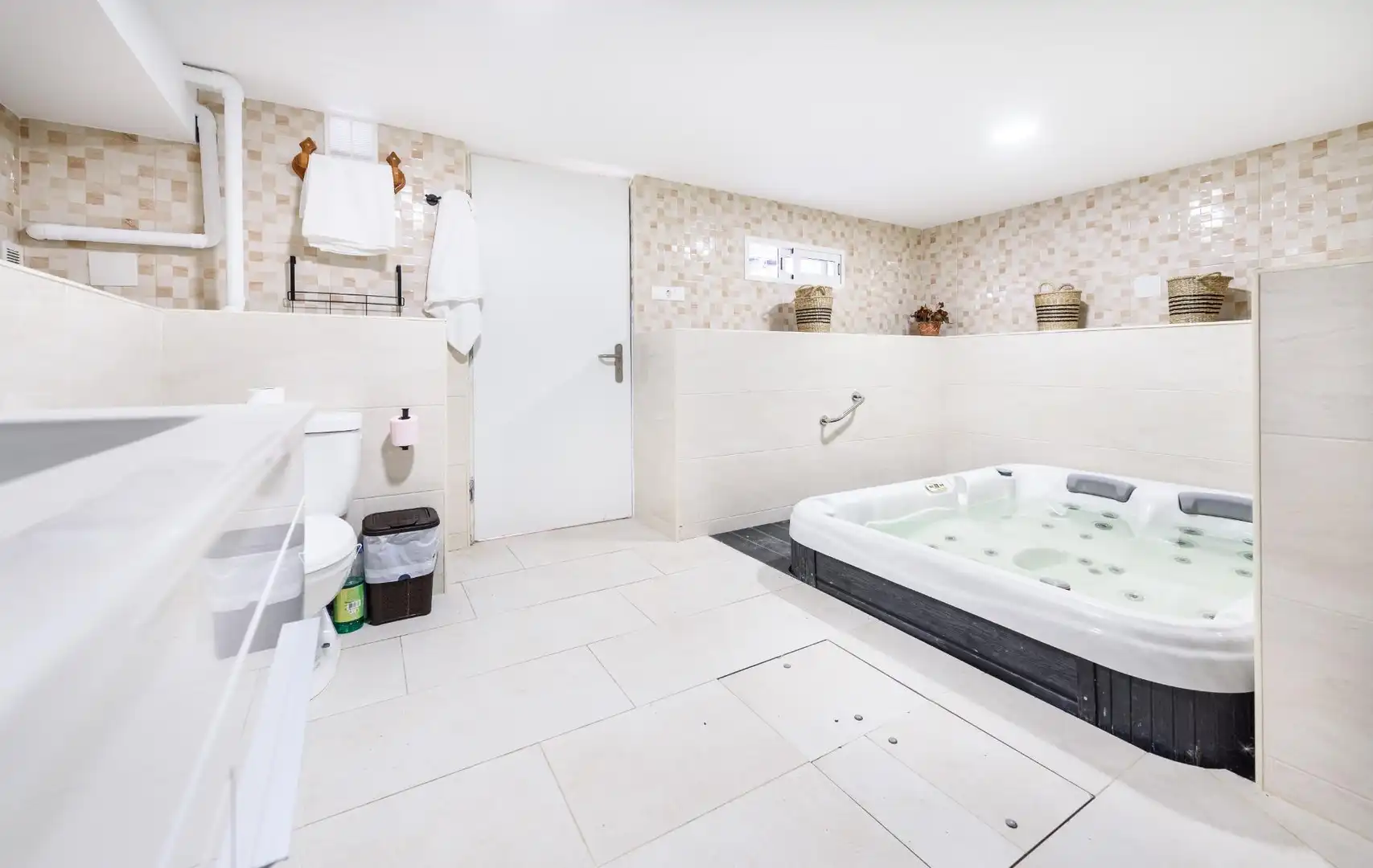 Bany de Casa o xalet en venda en Horche amb Aire condicionat, Terrassa i Piscina