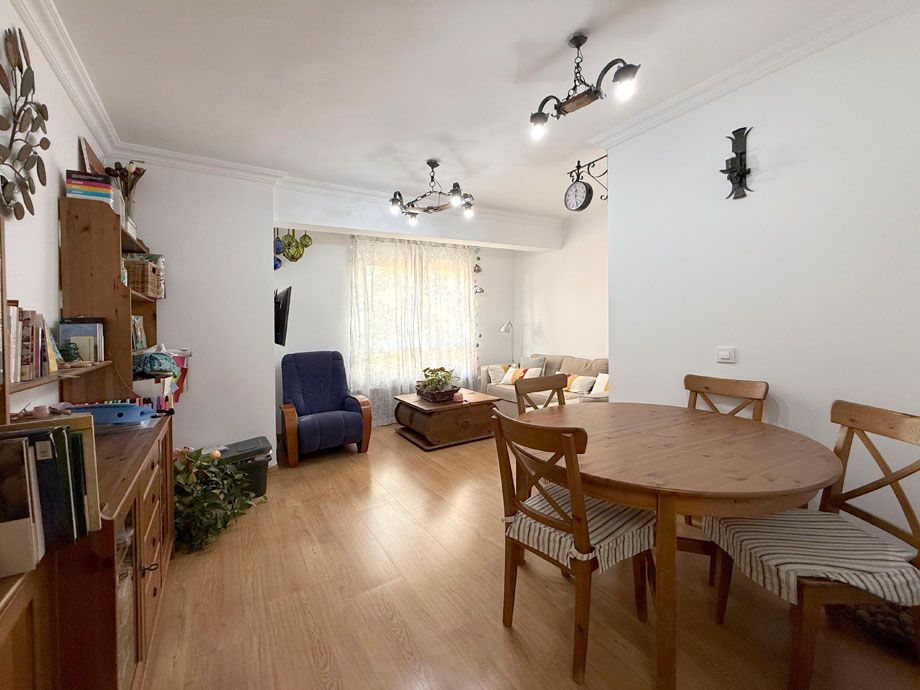 Sala d'estar de Pis en venda en Vitoria - Gasteiz amb Calefacció, Parquet i Traster