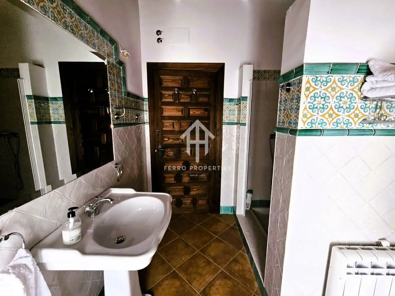 Bathroom of Houses for sale in Villanueva de Tapia  with Air Conditioner, Heating and Private garden