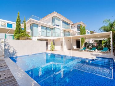 Chalet con piscina en venta en La Caleta - La Calalga -  Les Bassetes