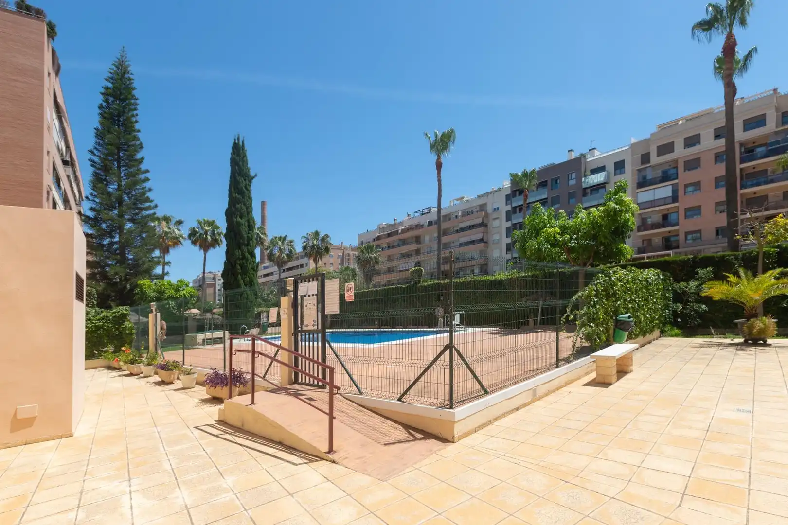 Appartement avec piscine à vendre à Avenida SOR TERESA PRAT (CARRIL DE LA CHUPA) 63