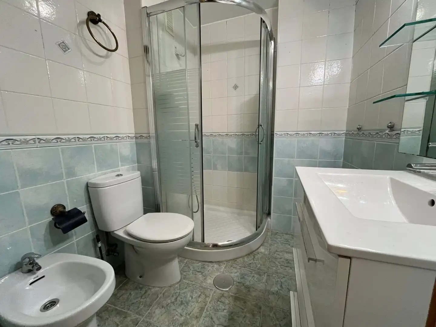 Baño de Piso de alquiler en Granada con Aire acondicionado, Calefacción y Terraza