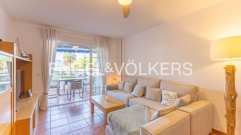 Exclusivo apartamento costero en Cullera, Valencia, con acceso directo al mar.