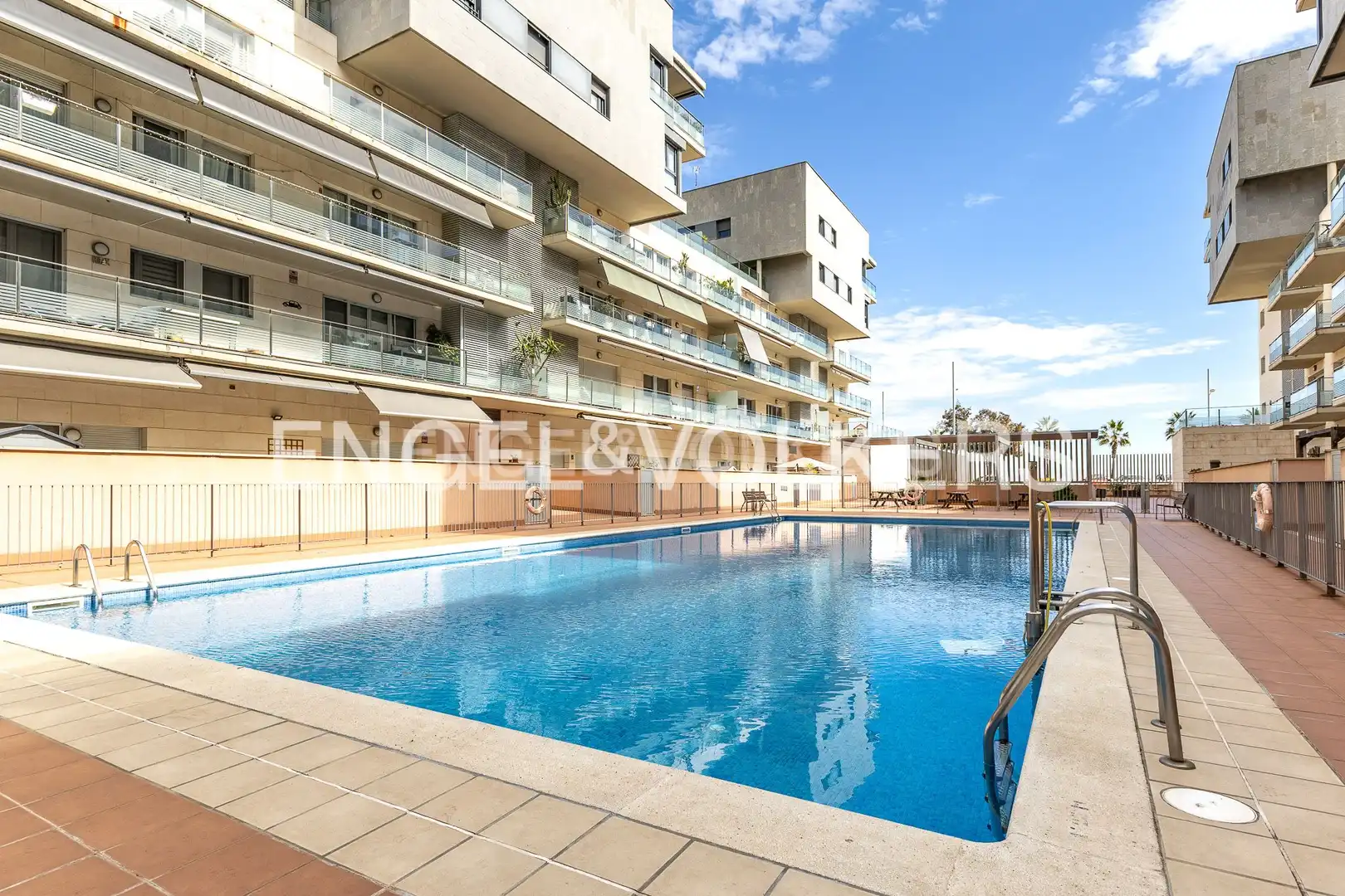 Piscina de Piso en venta en Badalona con Aire acondicionado, Calefacción y Terraza