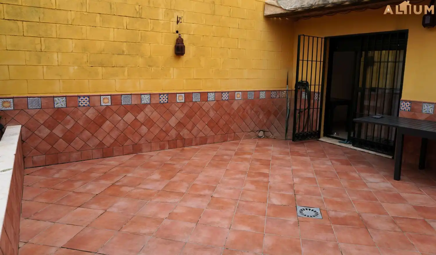 Terrassa de Casa o xalet en venda en Dos Hermanas amb Aire condicionat, Traster i Piscina comunitària
