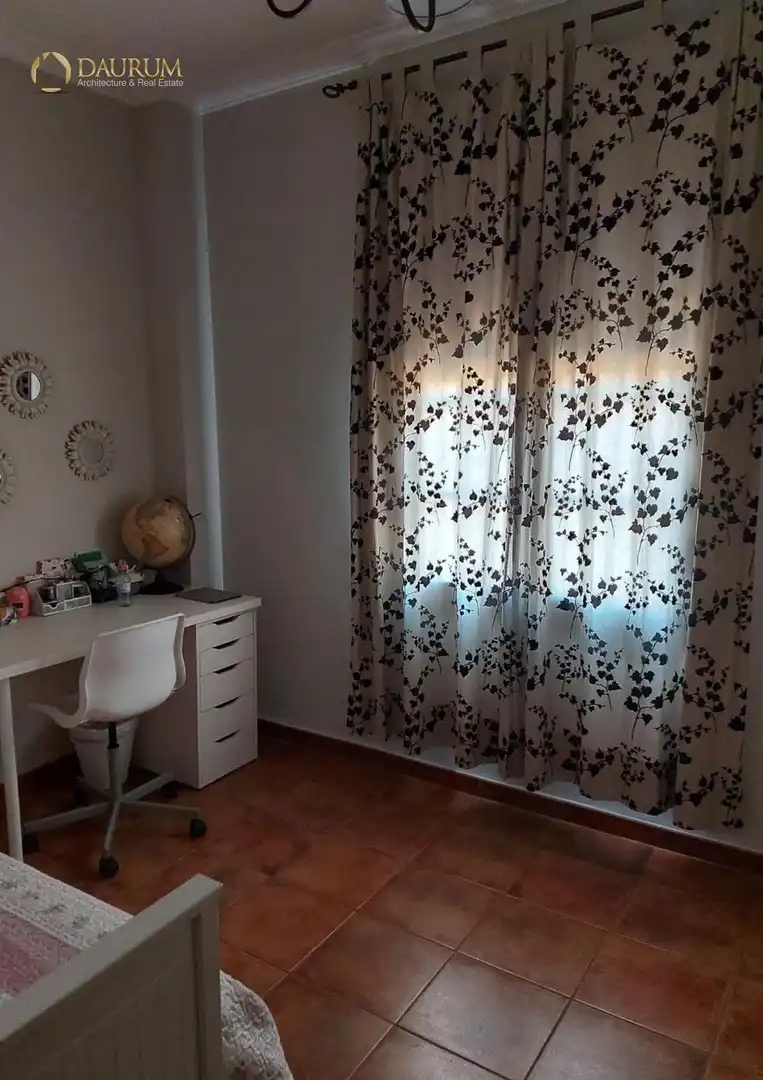 Dormitori de Casa o xalet en venda en Coria del Río amb Aire condicionat, Terrassa i Traster