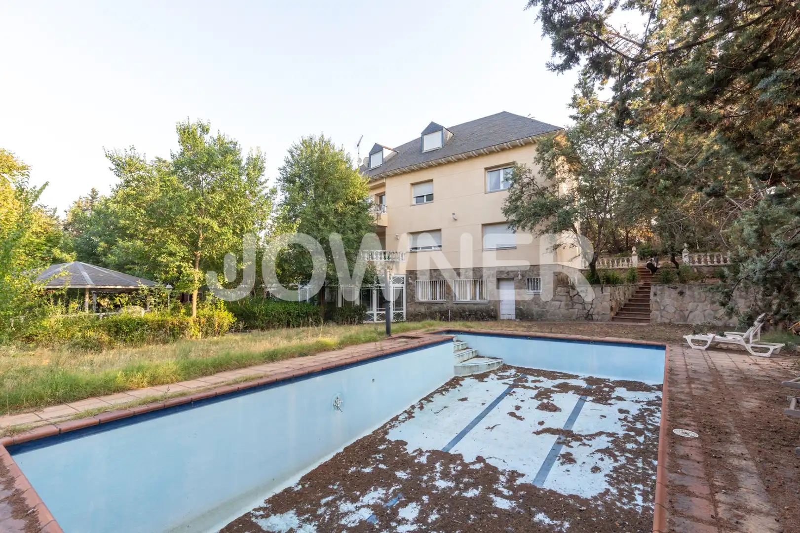 Vista exterior de Casa o xalet en venda en Las Rozas de Madrid amb Aire condicionat, Calefacció i Jardí privat