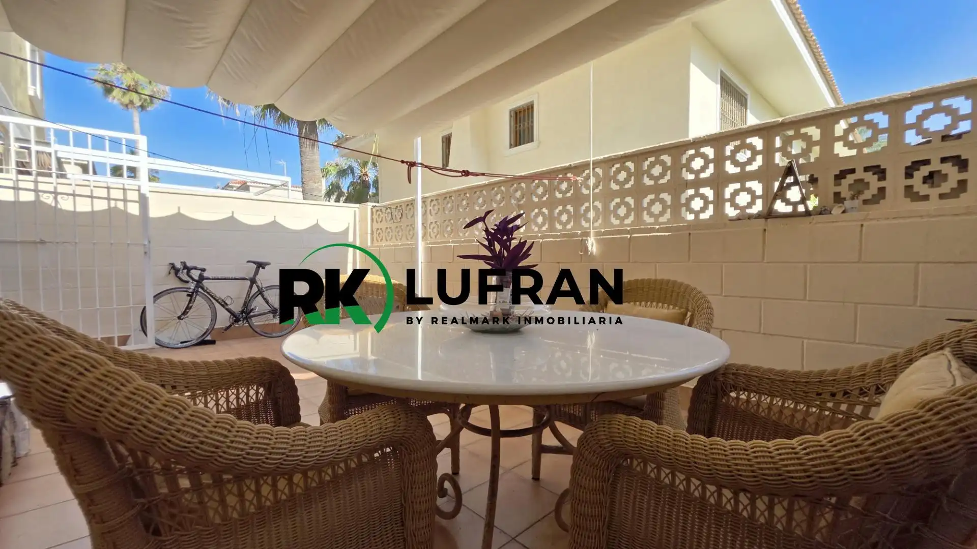 Terrasse von Wohnung zum Verkauf in El Campello mit Klimaanlage, Privatgarten und Terrasse